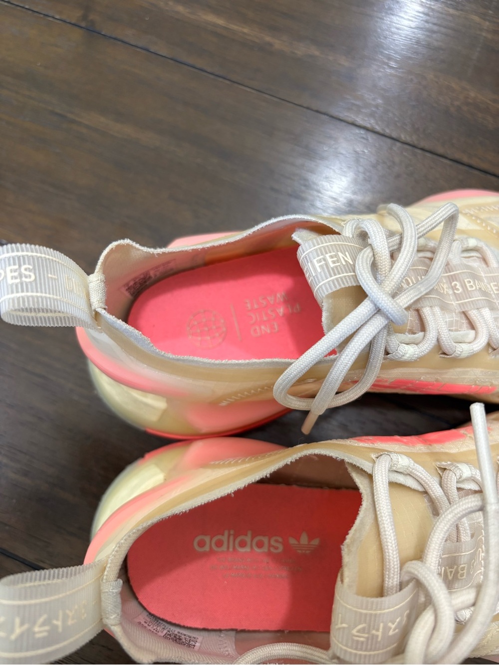 Adidas NMD_V3 Wonder White Pink Boost Sneakers Women’s Size 7 GX5785 - Picture 9 of 14
